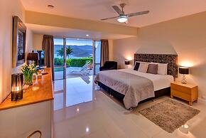 Bella Vista East 3 Luxury Ocean Views Large Flat Grassed Area + Buggy