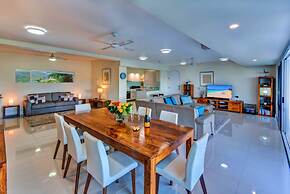 Bella Vista East 3 Luxury Ocean Views Large Flat Grassed Area + Buggy