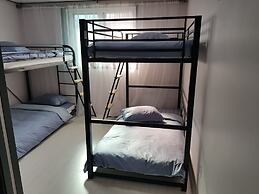 We Home Guesthouse - Hostel