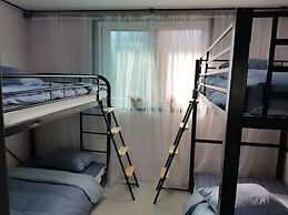 We Home Guesthouse - Hostel