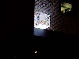 We Home Guesthouse - Hostel