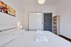 Vanchiglietta Colourful Apartment