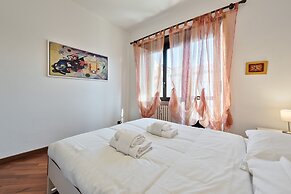 Vanchiglietta Colourful Apartment