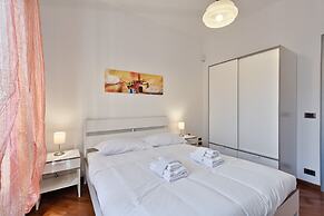 Vanchiglietta Colourful Apartment