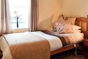 Riverside 2-bed Cottage, Sleeps 3 With Parking