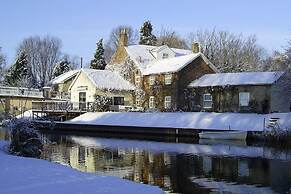 Cottage - Sleeps 3, Parking & Fishing