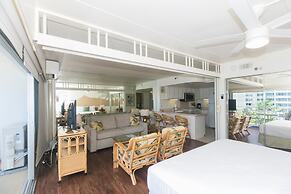 Spacious One Bedroom Harbor View Condos at Ilikai Marina With Private 