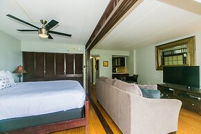 Spacious One Bedroom Harbor View Condos at Ilikai Marina With Private 