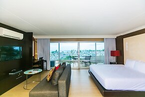 Spacious One Bedroom Harbor View Condos at Ilikai Marina With Private 