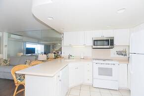 Spacious One Bedroom Harbor View Condos at Ilikai Marina With Private 