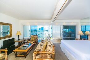 Spacious One Bedroom Harbor View Condos at Ilikai Marina With Private 