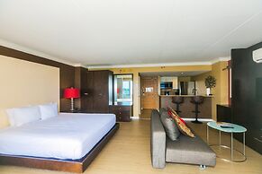 Spacious One Bedroom Harbor View Condos at Ilikai Marina With Private 