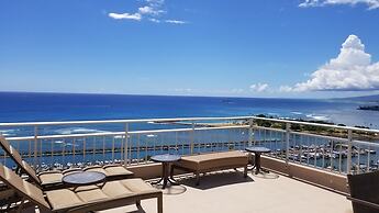 Spacious One Bedroom Harbor View Condos at Ilikai Marina With Private 