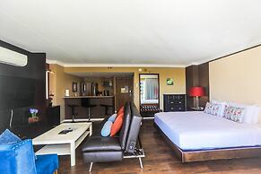 Spacious One Bedroom Harbor View Condos at Ilikai Marina With Private 