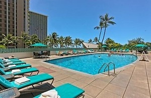 Ilikai Tower 1 Bedroom City View Condos with Private Lanai & Free Wifi