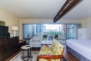 Ilikai Tower 1 Bedroom City View Condos with Private Lanai & Free Wifi