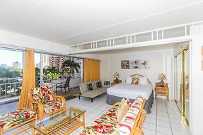 Ilikai Tower 1 Bedroom City View Condos with Private Lanai & Free Wifi