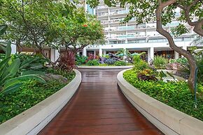 Ilikai Tower 1 Bedroom City View Condos with Private Lanai & Free Wifi