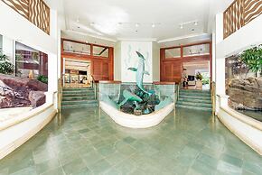 Ilikai Tower 1 Bedroom City View Condos with Private Lanai & Free Wifi