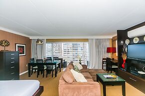 Ilikai Tower 1 Bedroom City View Condos with Private Lanai & Free Wifi