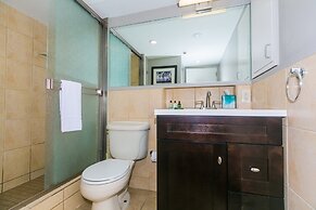 Ilikai Tower 1 Bedroom City View Condos with Private Lanai & Free Wifi