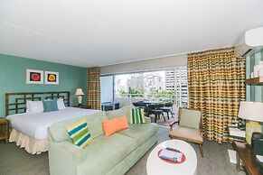 Ilikai Tower 1 Bedroom City View Condos with Private Lanai & Free Wifi