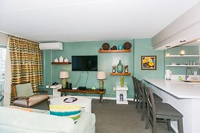 Ilikai Tower 1 Bedroom City View Condos with Private Lanai & Free Wifi