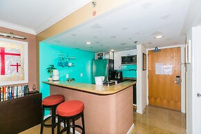 Ilikai Tower 1 Bedroom City View Condos with Private Lanai & Free Wifi