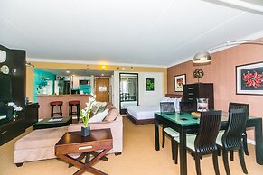 Ilikai Tower 1 Bedroom City View Condos with Private Lanai & Free Wifi
