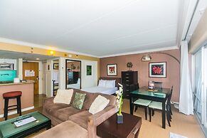 Ilikai Tower 1 Bedroom City View Condos with Private Lanai & Free Wifi