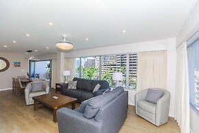 Fully Furnished Ilikai Tower 525 Condo With Free Wifi, Near Best Waiki