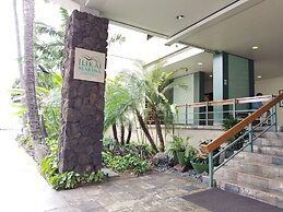 Ilikai Marina One Bedroom Harbor View Condos - Walk to Ala Moana Beach