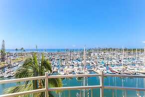 Ilikai Marina One Bedroom Harbor View Condos - Walk to Ala Moana Beach