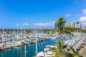 Ilikai Marina One Bedroom Harbor View Condos - Walk to Ala Moana Beach