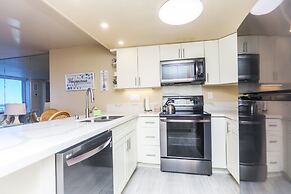 Ilikai Marina One Bedroom Harbor View Condos - Walk to Ala Moana Beach