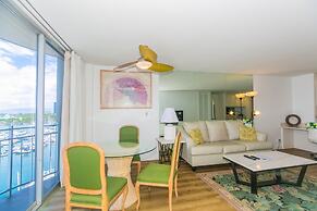 Ilikai Marina One Bedroom Harbor View Condos - Walk to Ala Moana Beach