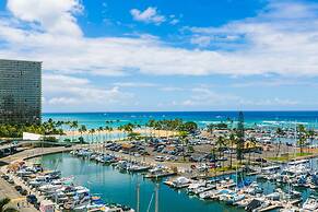 Ilikai Marina One Bedroom Harbor View Condos - Walk to Ala Moana Beach