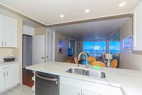 Ilikai Marina One Bedroom Harbor View Condos - Walk to Ala Moana Beach