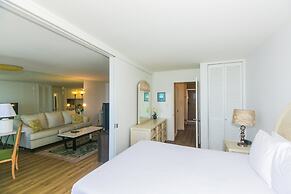 Ilikai Marina One Bedroom Harbor View Condos - Walk to Ala Moana Beach