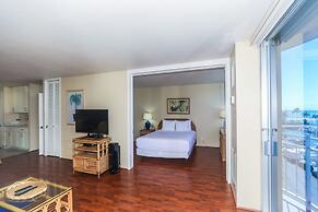 Ilikai Marina One Bedroom Harbor View Condos - Walk to Ala Moana Beach