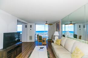 Ilikai Marina One Bedroom Harbor View Condos - Walk to Ala Moana Beach
