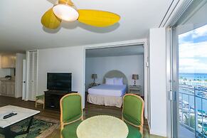 Ilikai Marina One Bedroom Harbor View Condos - Walk to Ala Moana Beach