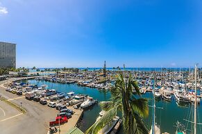 Ilikai Marina One Bedroom Harbor View Condos - Walk to Ala Moana Beach