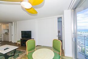 Ilikai Marina One Bedroom Harbor View Condos - Walk to Ala Moana Beach