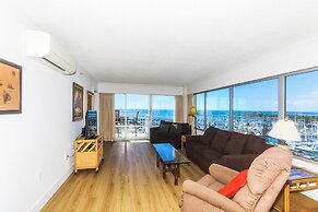 Ilikai Tower 943 Condo - Walk to the Beach, Shops & Restaurants! by Re