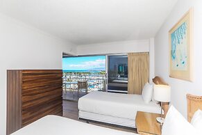 Ilikai Tower 943 Condo - Walk to the Beach, Shops & Restaurants! by Re