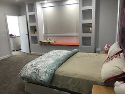 Luxury big house cinema pool many guests