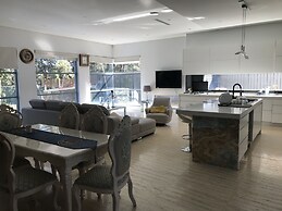 Luxury big house cinema pool many guests