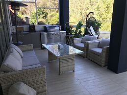 Luxury big house cinema pool many guests