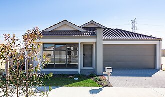 The Kingsley's Place  Piara Waters